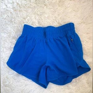 BLUE AMAZON SHORTS SIZE 8 SUPER CUTE
